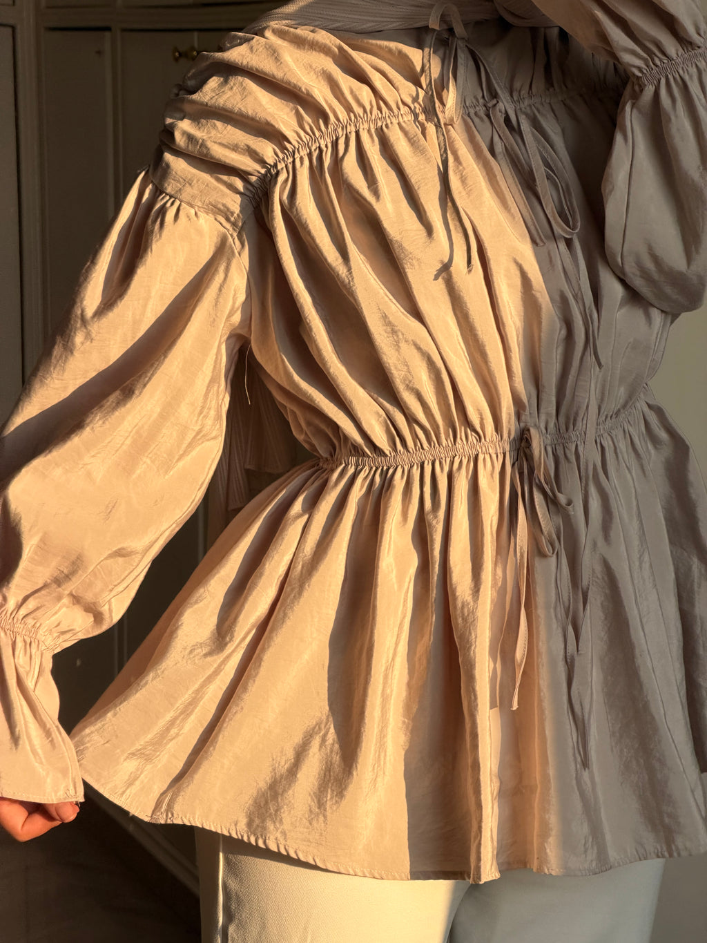 Ruffled beige popplin